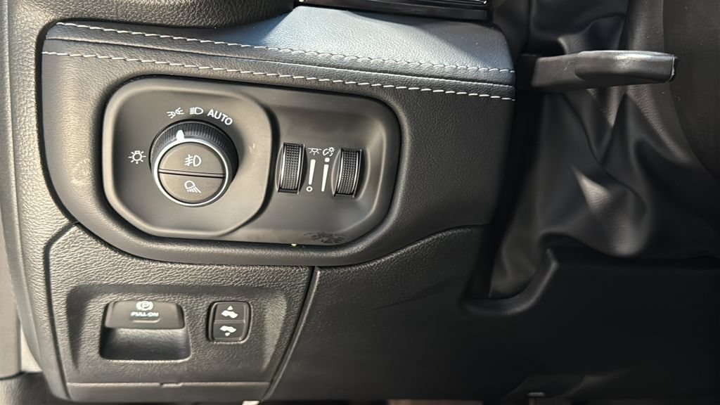 Used 2024 RAM 1500 Limited AWD/4WD image 35