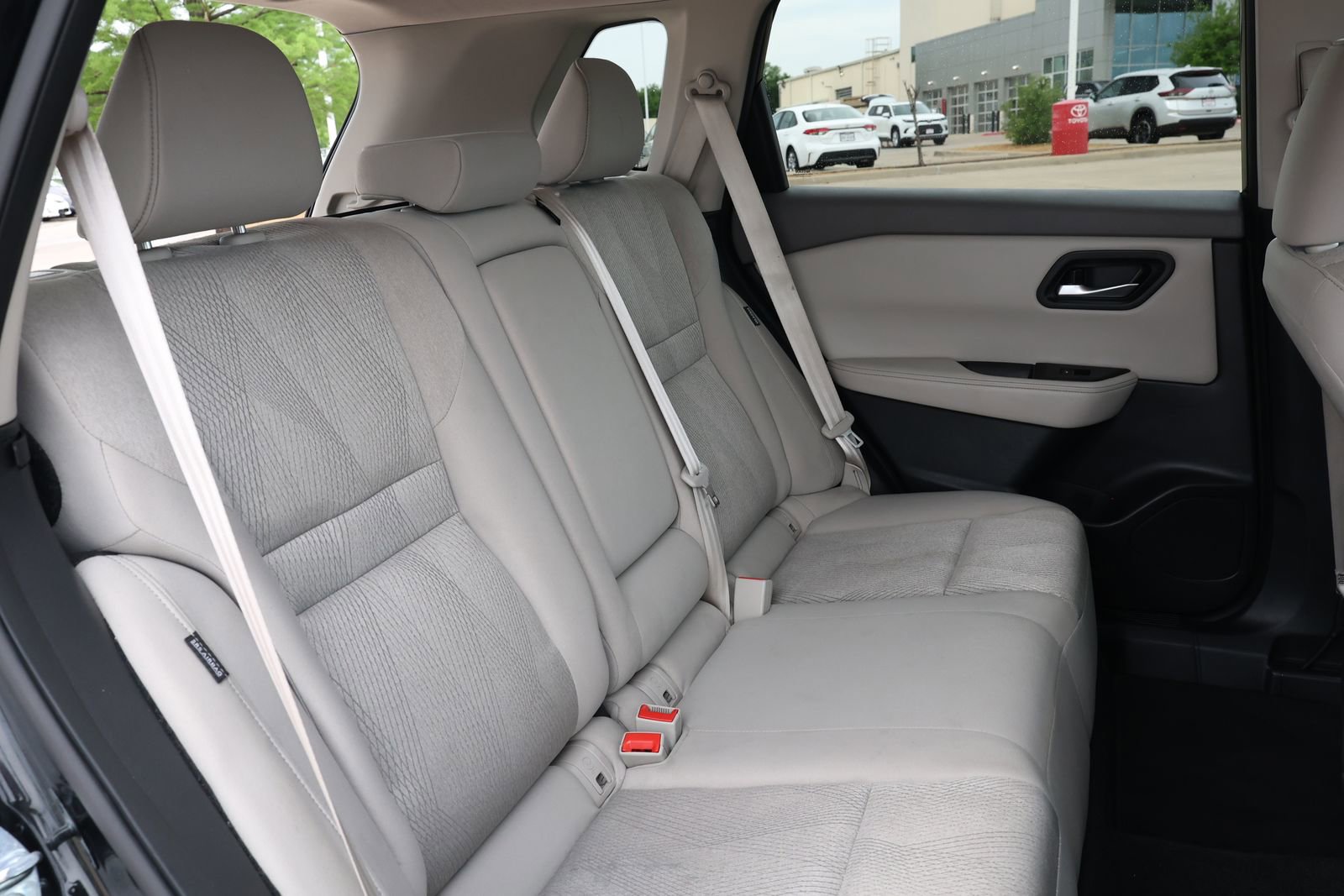 Used 2024 Nissan Rogue SV image 32