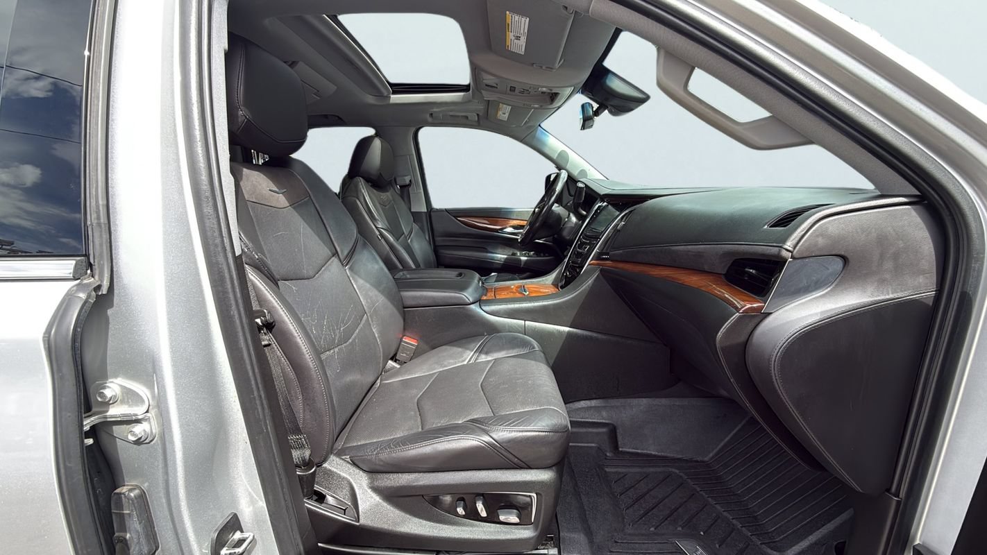 Used 2019 Cadillac Escalade Luxury AWD/4WD image 15