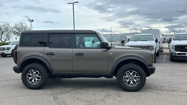 Used 2025 Ford Bronco Badlands AWD/4WD image 2