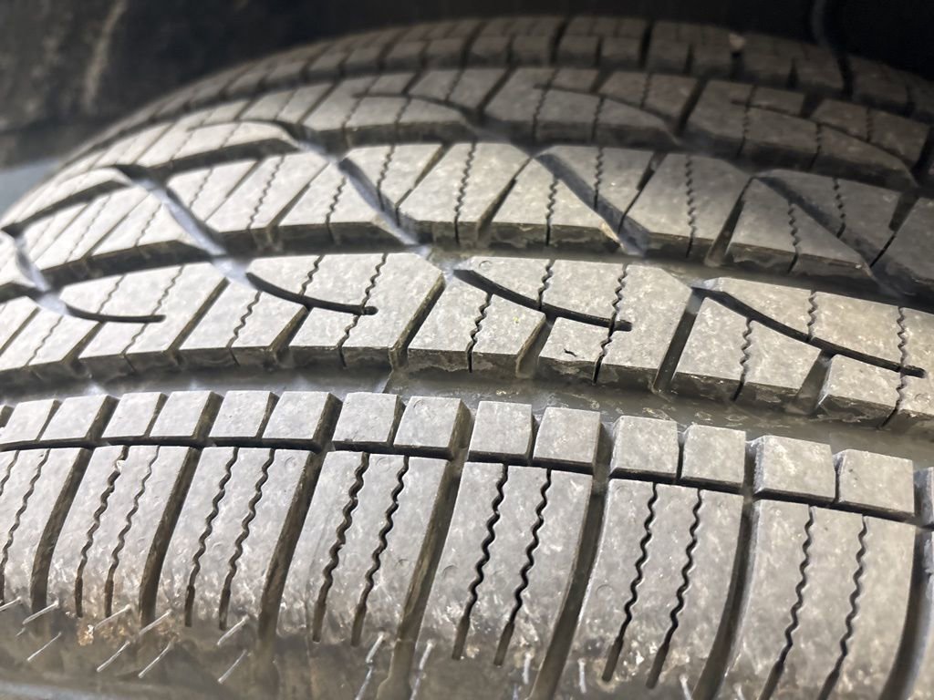 Used 2022 Kia Telluride LX image 3