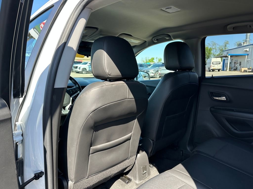 Certified 2022 Chevrolet Trax LT w/ LT Convenience Package AWD/4WD image 9