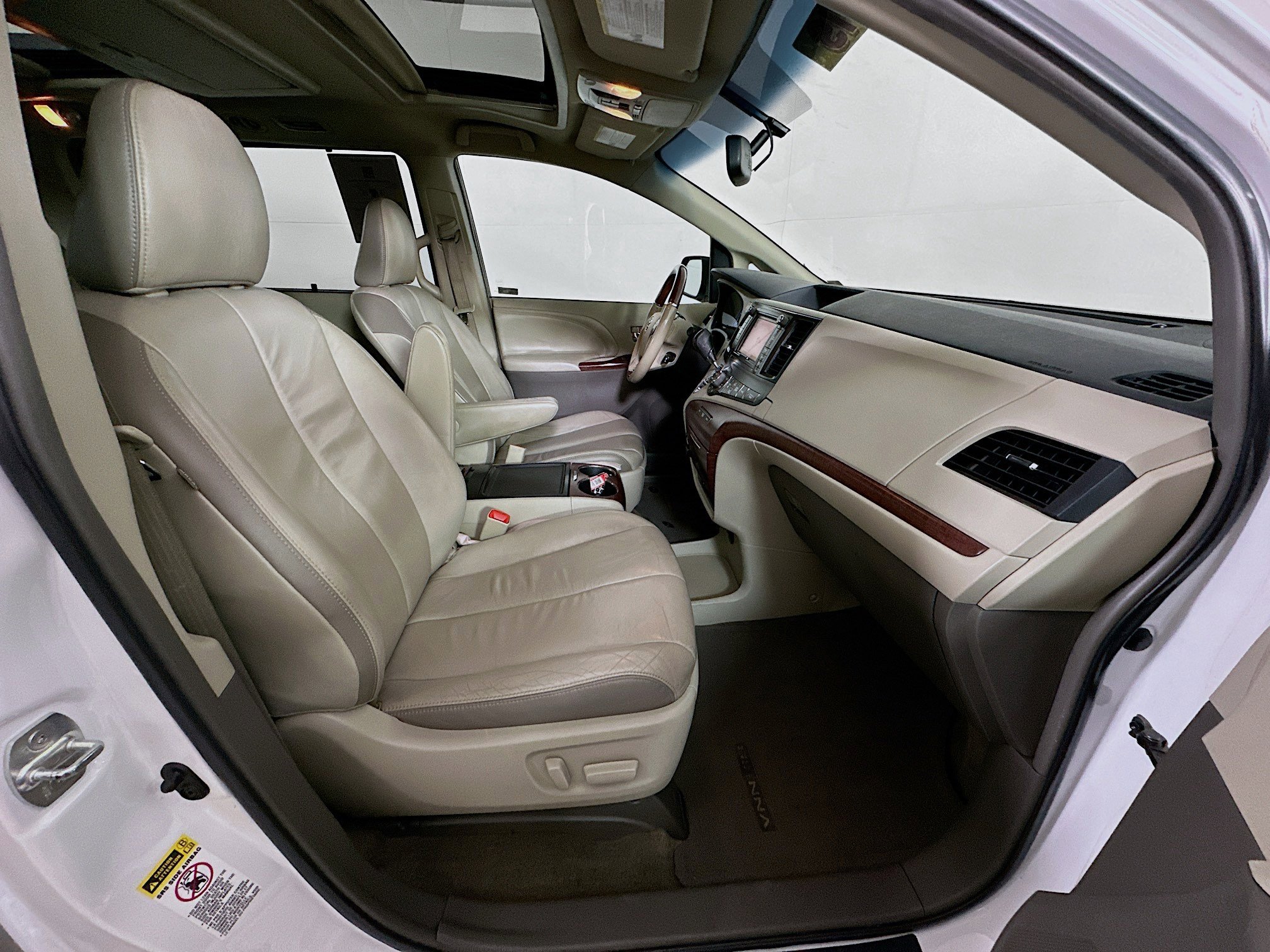 Used 2013 Toyota Sienna Limited w/ Premium Pkg FWD image 31