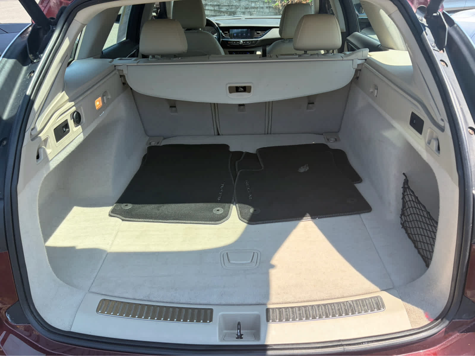 Used 2018 Buick Regal Essence w/ Sights and Sounds Package AWD/4WD image 25