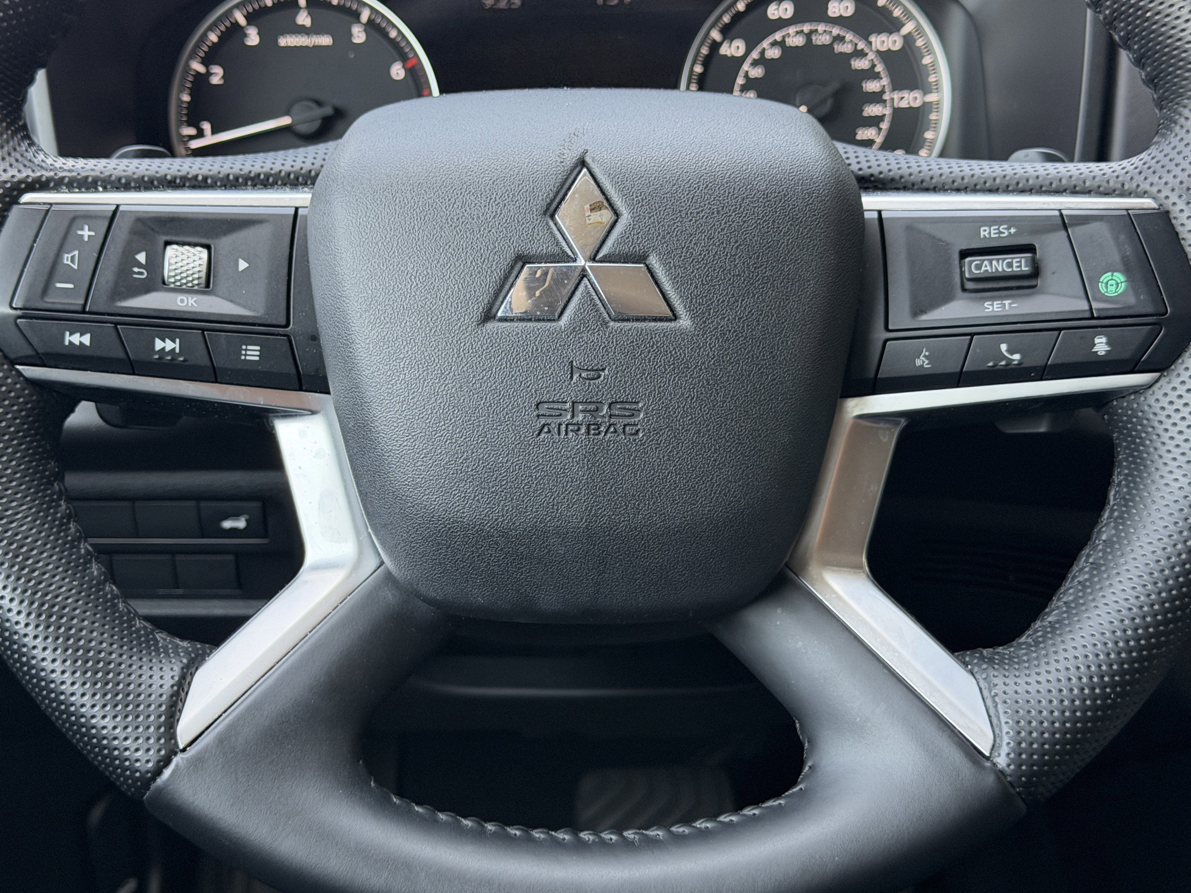 Used 2023 Mitsubishi Outlander SE AWD/4WD image 17