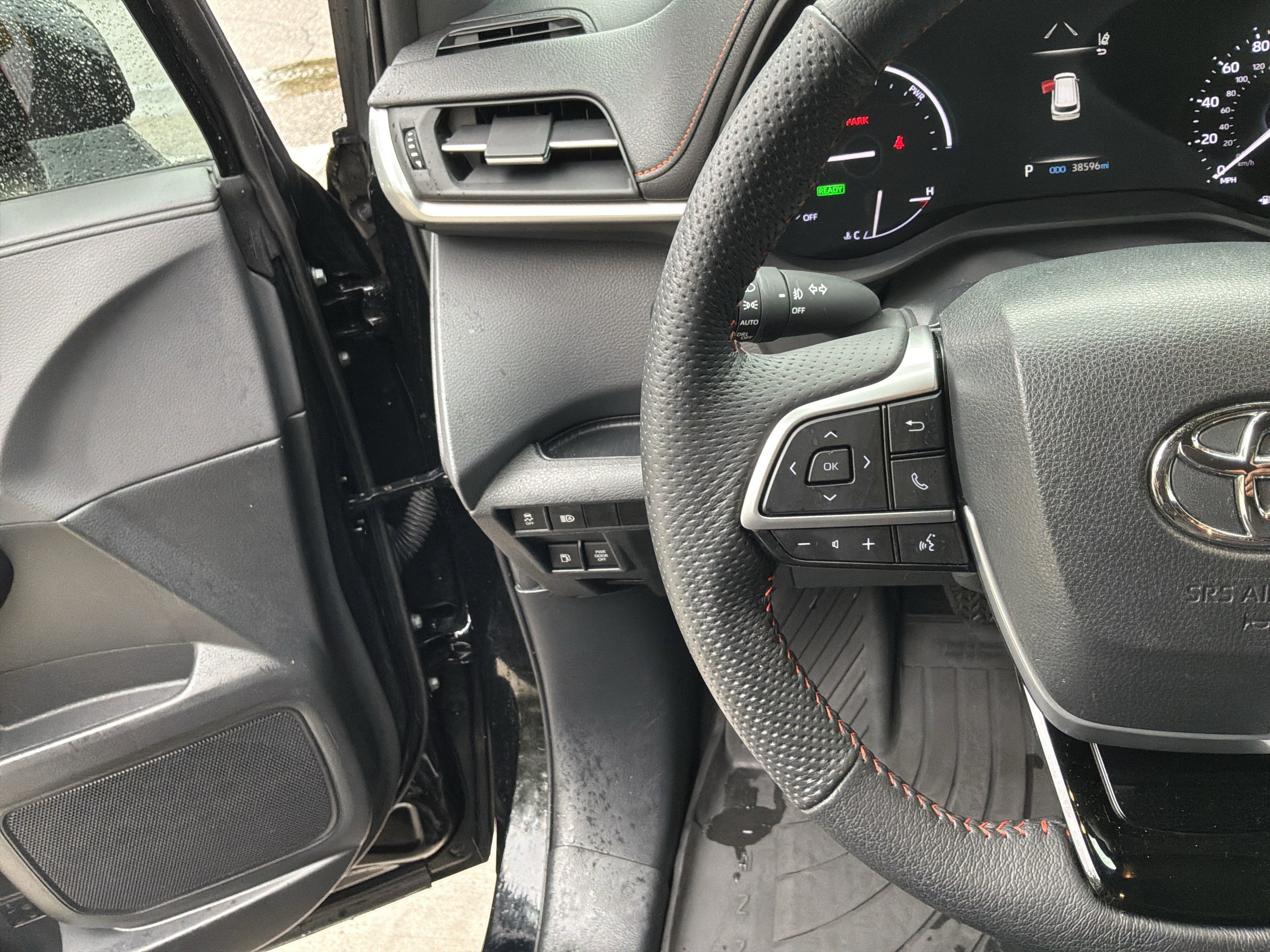 Used 2023 Toyota Sienna XSE FWD image 19
