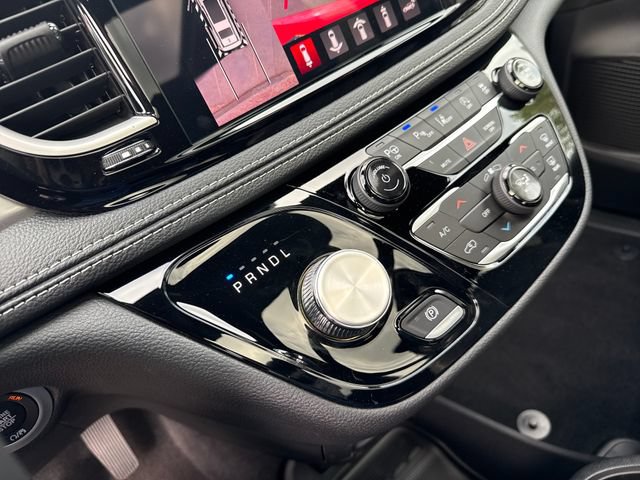 New 2025 Chrysler Pacifica Select AWD/4WD image 27