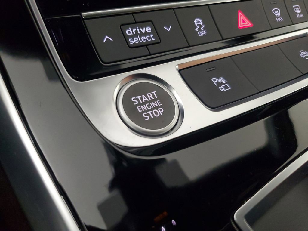 Used 2025 Audi Q7 3.0T Premium w/ Convenience Package image 32