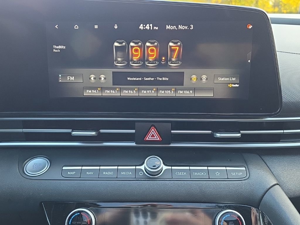 Used 2023 Hyundai Elantra Limited image 25