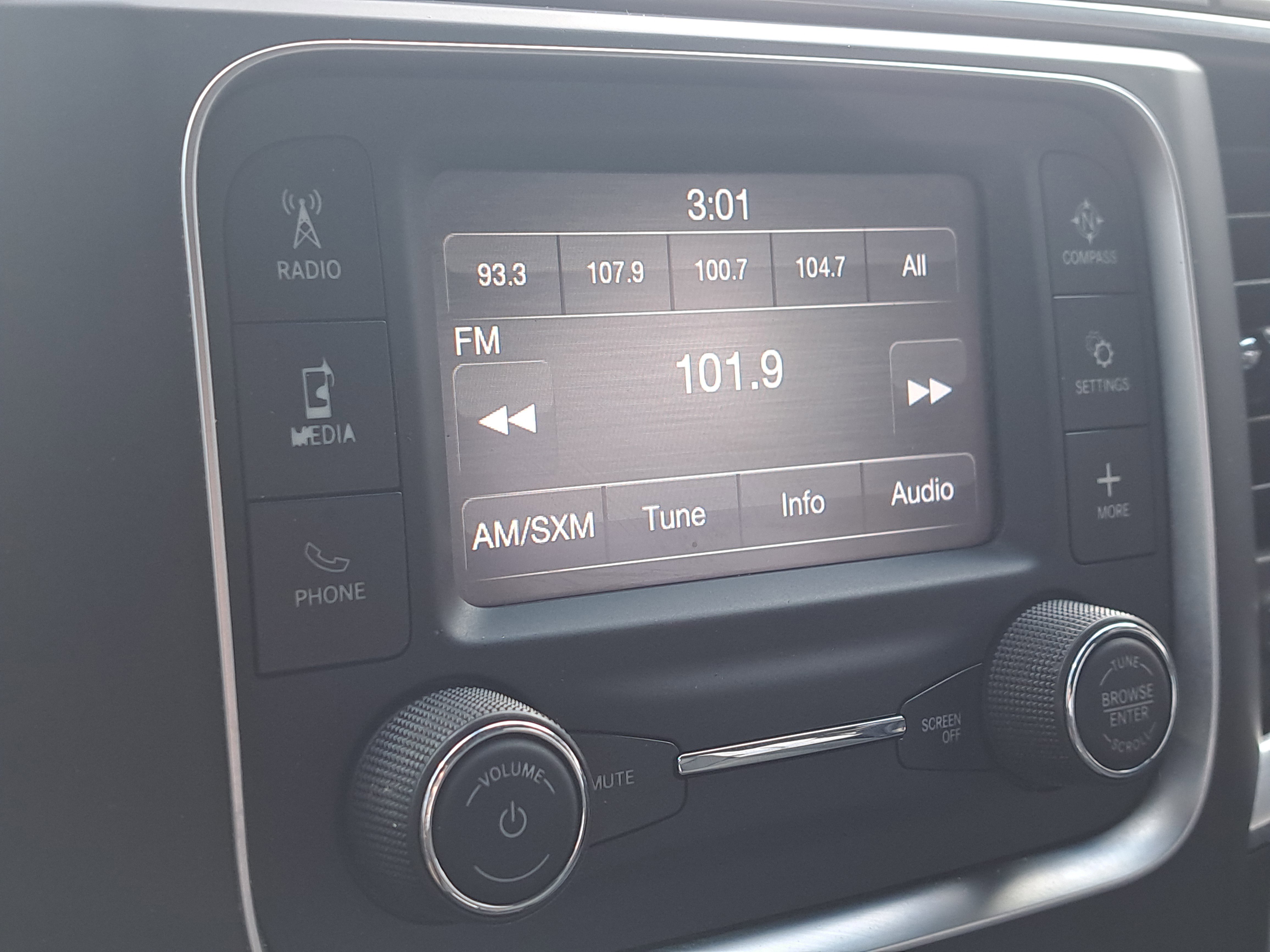 Used 2021 RAM 1500 Classic SLT image 22