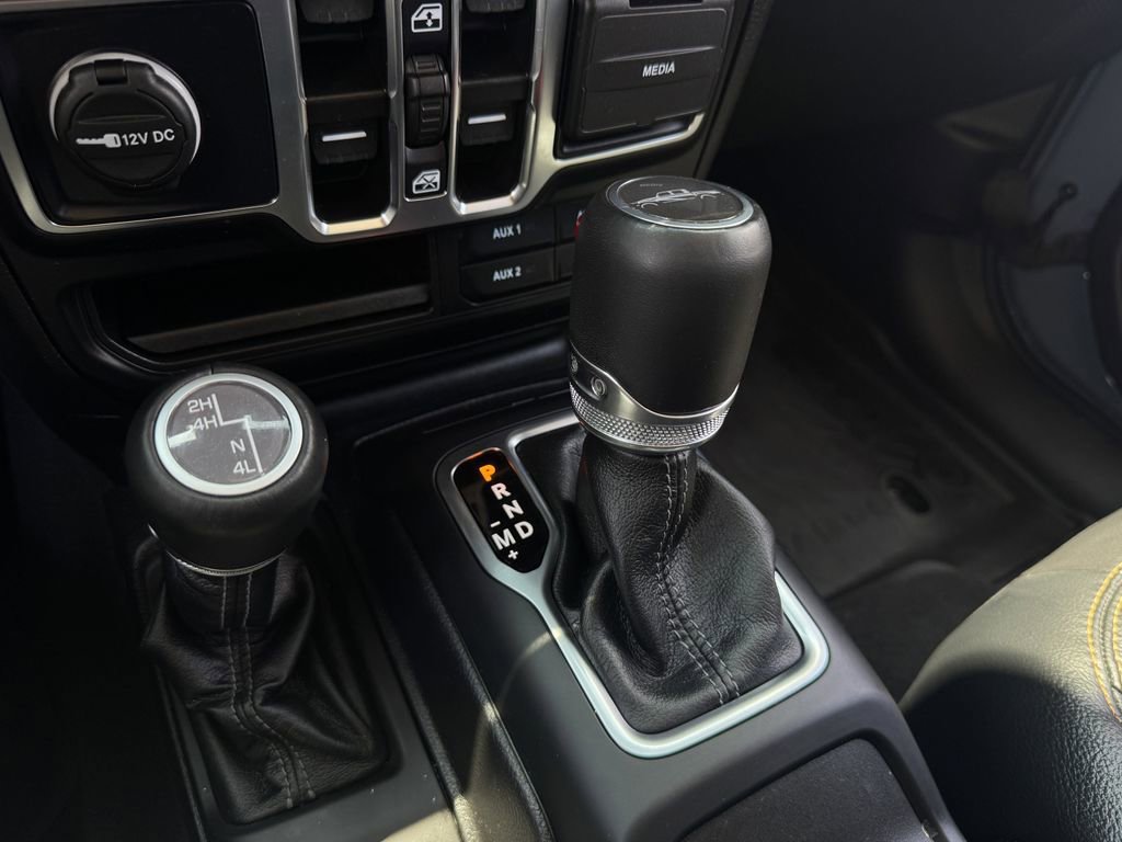 Used 2025 Jeep Gladiator Mojave AWD/4WD image 21
