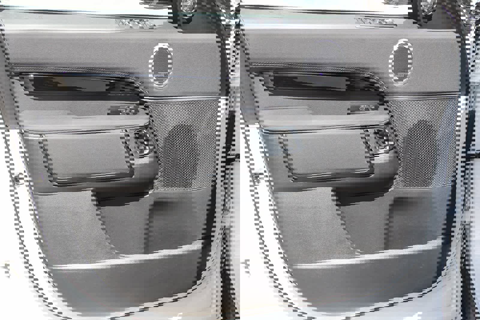 New 2026 Land Rover Discovery S image 18