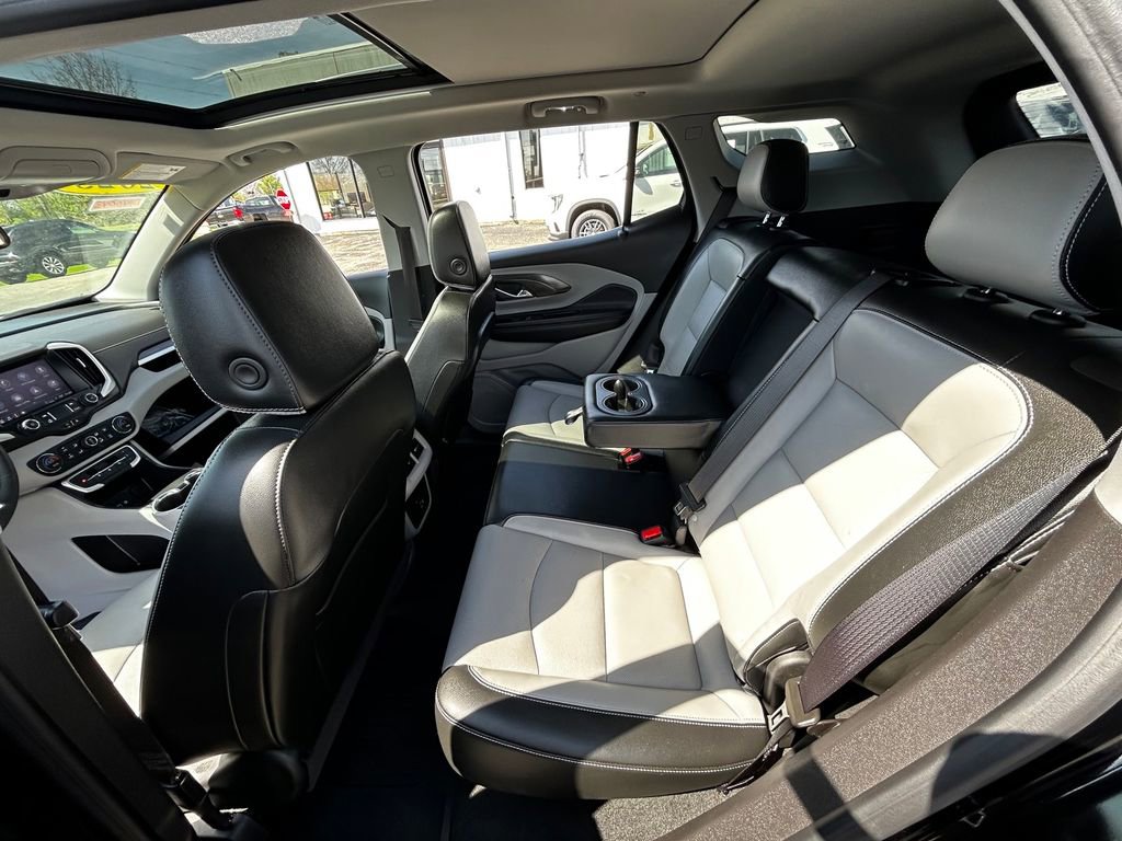 Used 2023 GMC Terrain SLT image 30