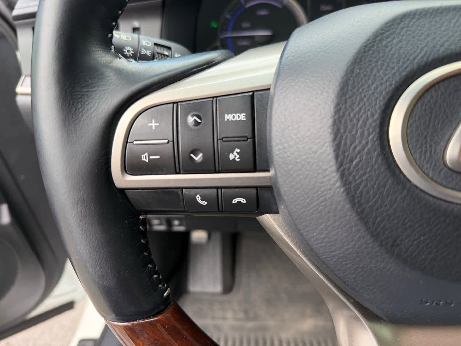 Used 2016 Lexus ES 300h w/ Navigation System Package image 24