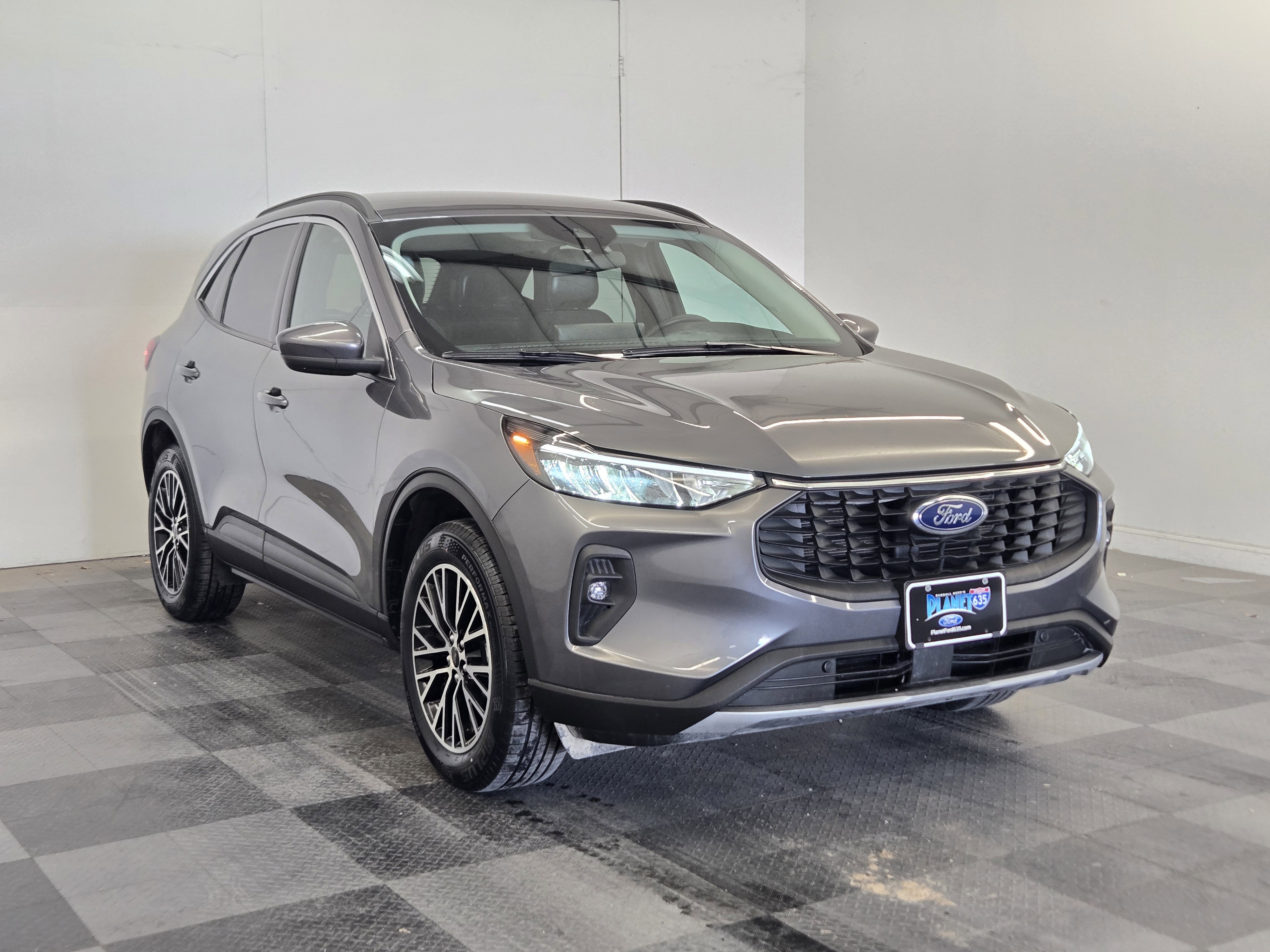 Certified 2024 Ford Escape PHEV image 2
