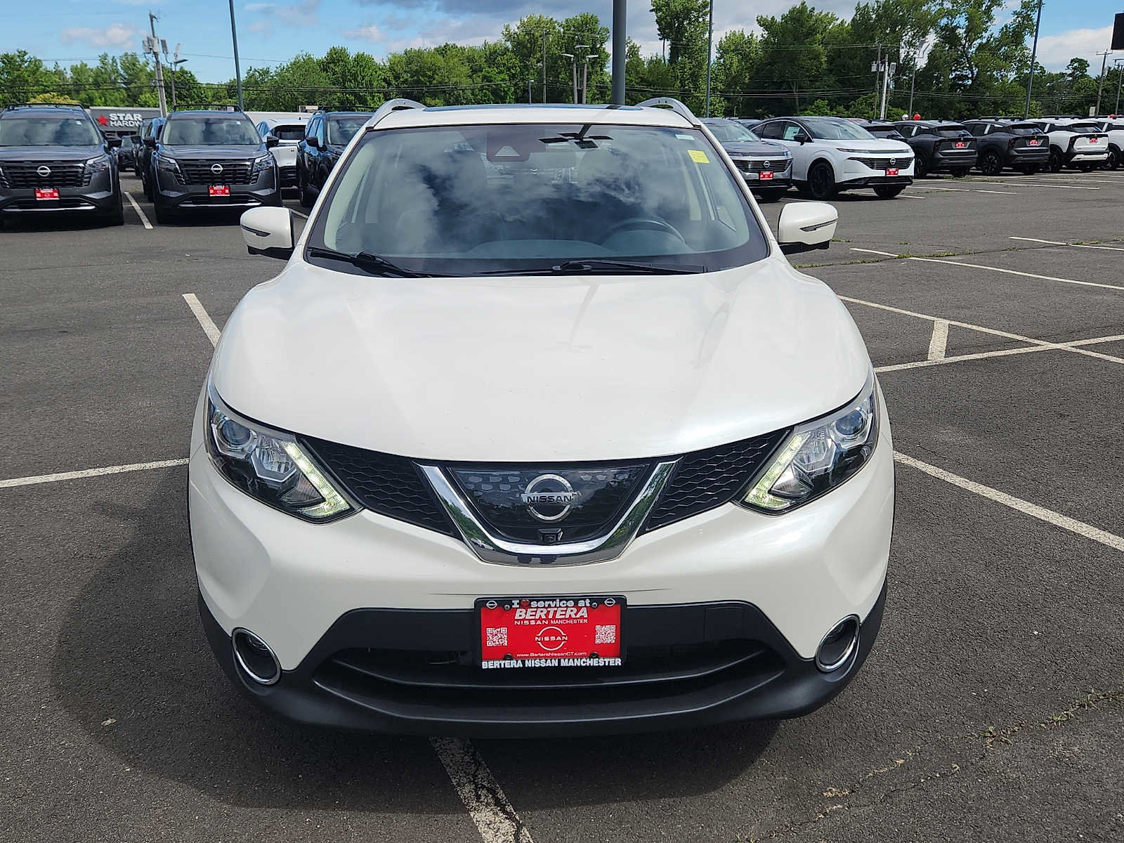 Used 2017 Nissan Rogue Sport SL w/ SL Premium Package AWD/4WD image 2