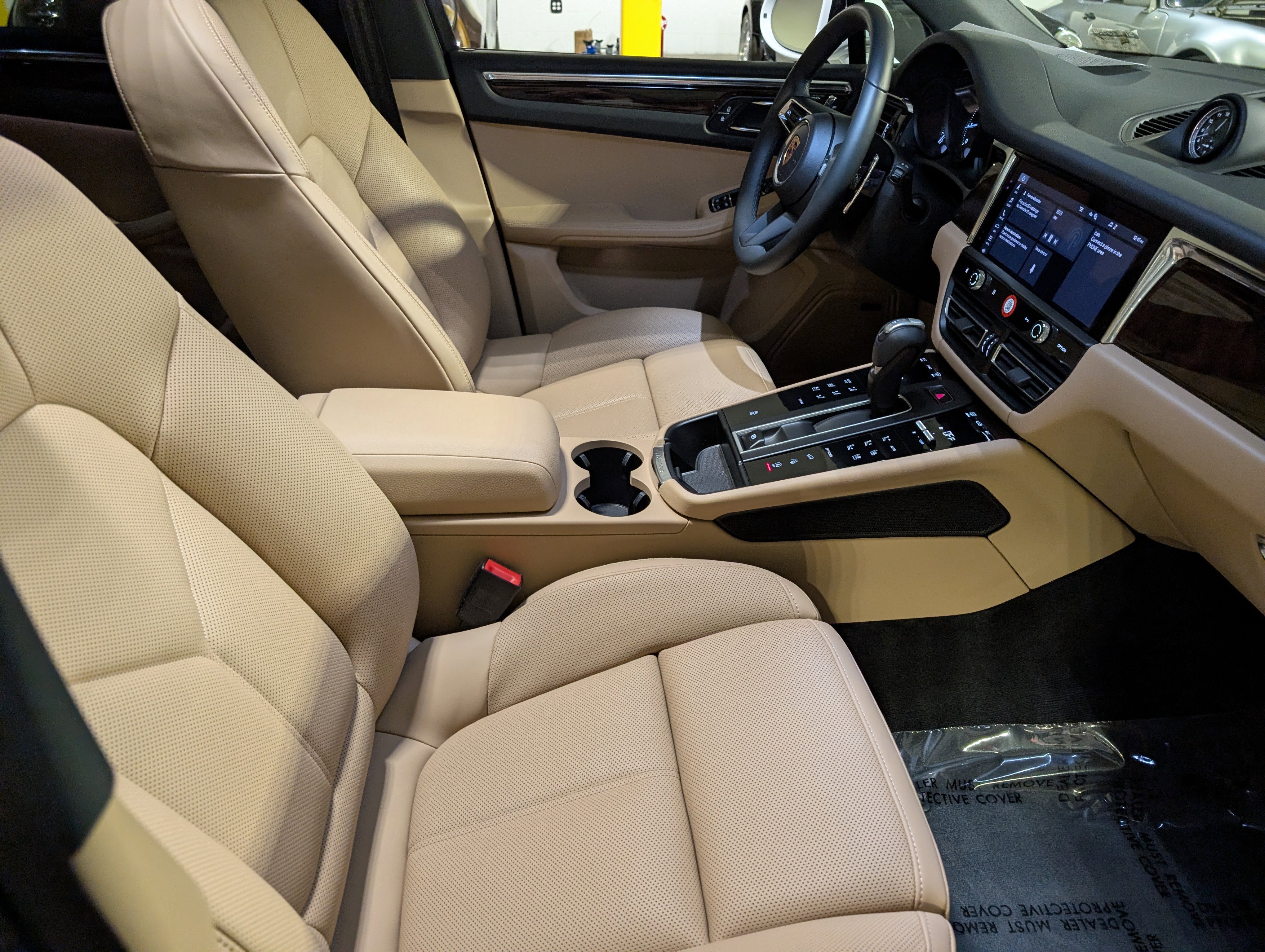 Used 2025 Porsche Macan image 26