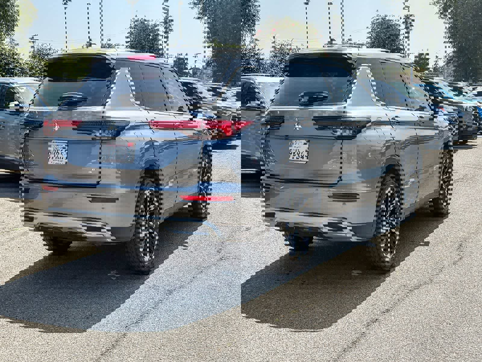 Used 2022 Mitsubishi Outlander SE image 4