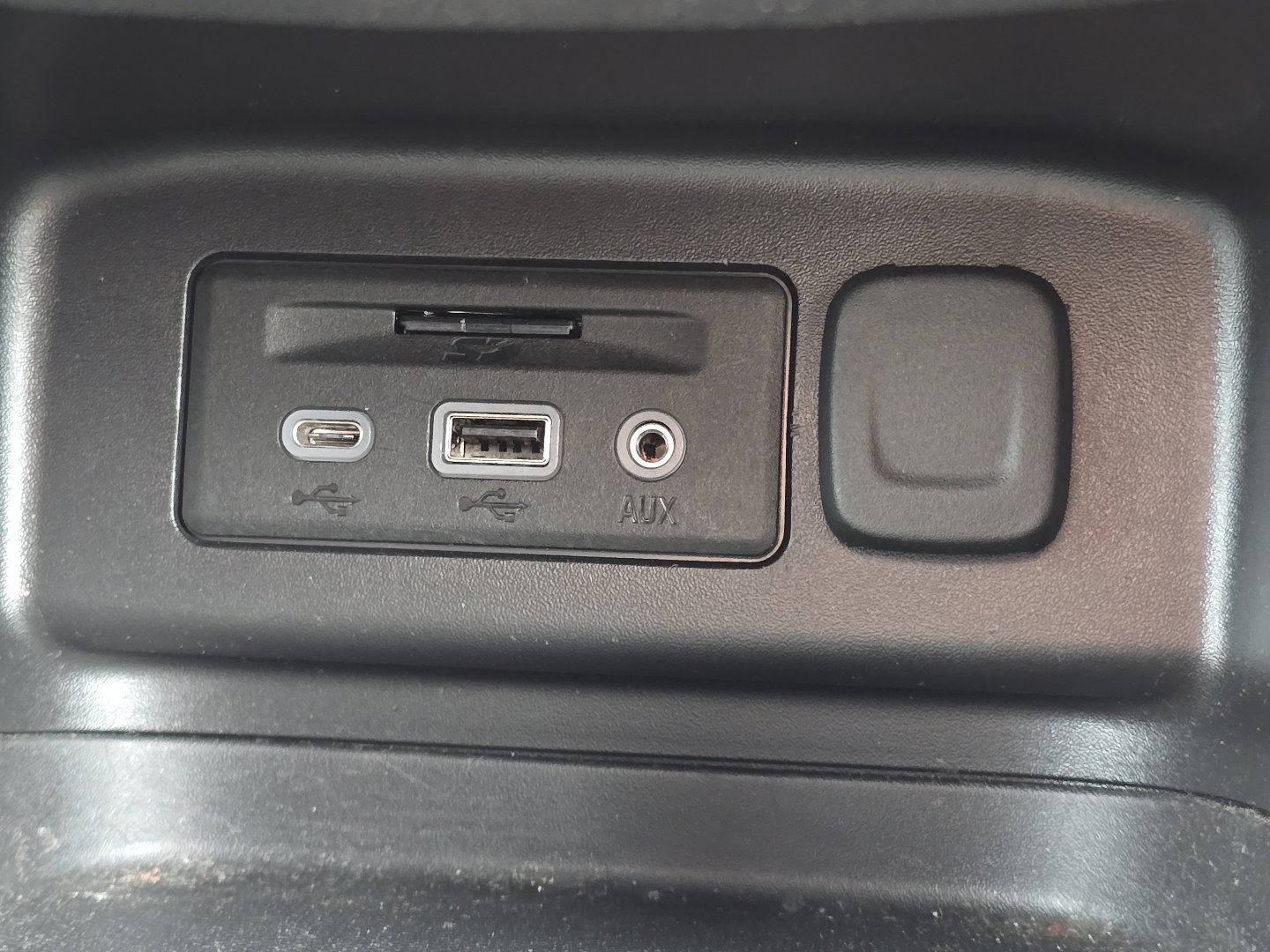 Certified 2022 Chevrolet Equinox RS w/ Infotainment Package image 8