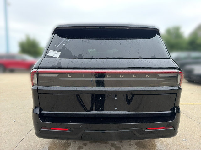 New 2026 Lincoln Navigator Reserve w/ Jet Appearance Package AWD/4WD image 7