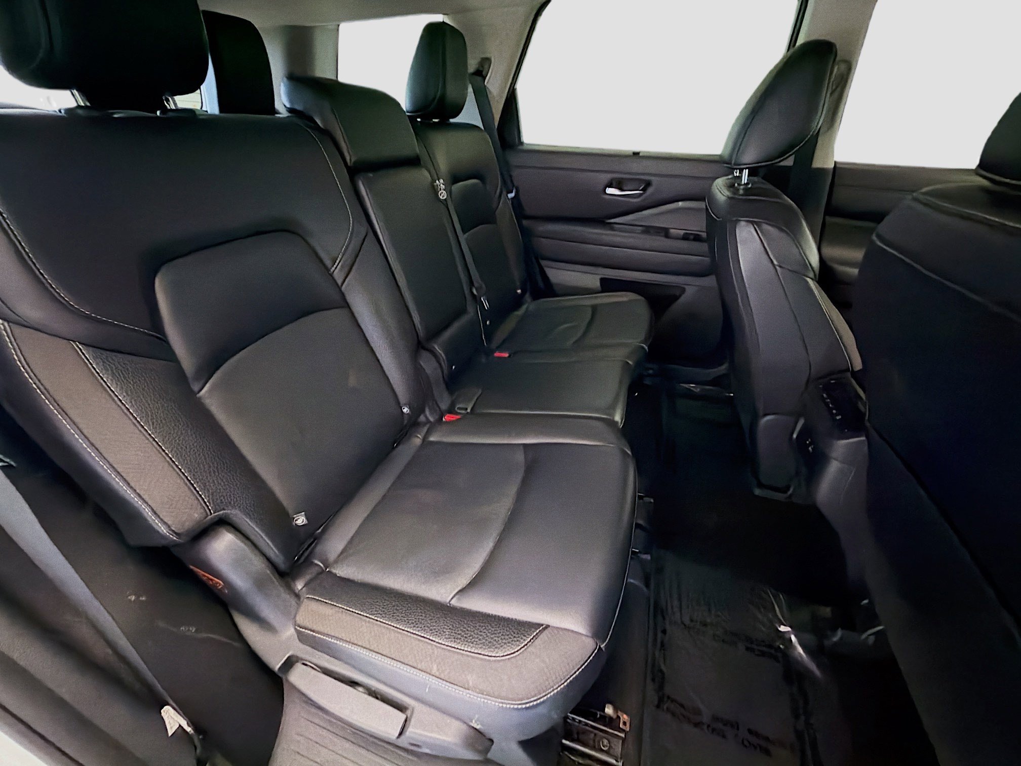 Used 2023 Nissan Pathfinder SL FWD image 14