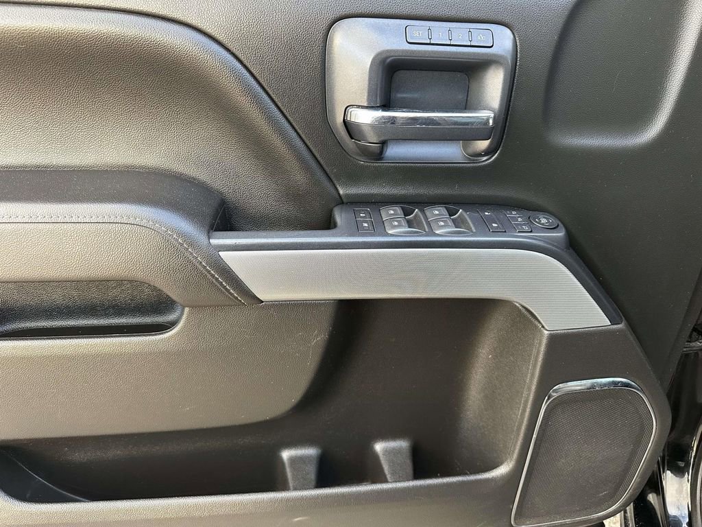 Used 2018 Chevrolet Silverado 2500 LTZ w/ Midnight Edition image 17