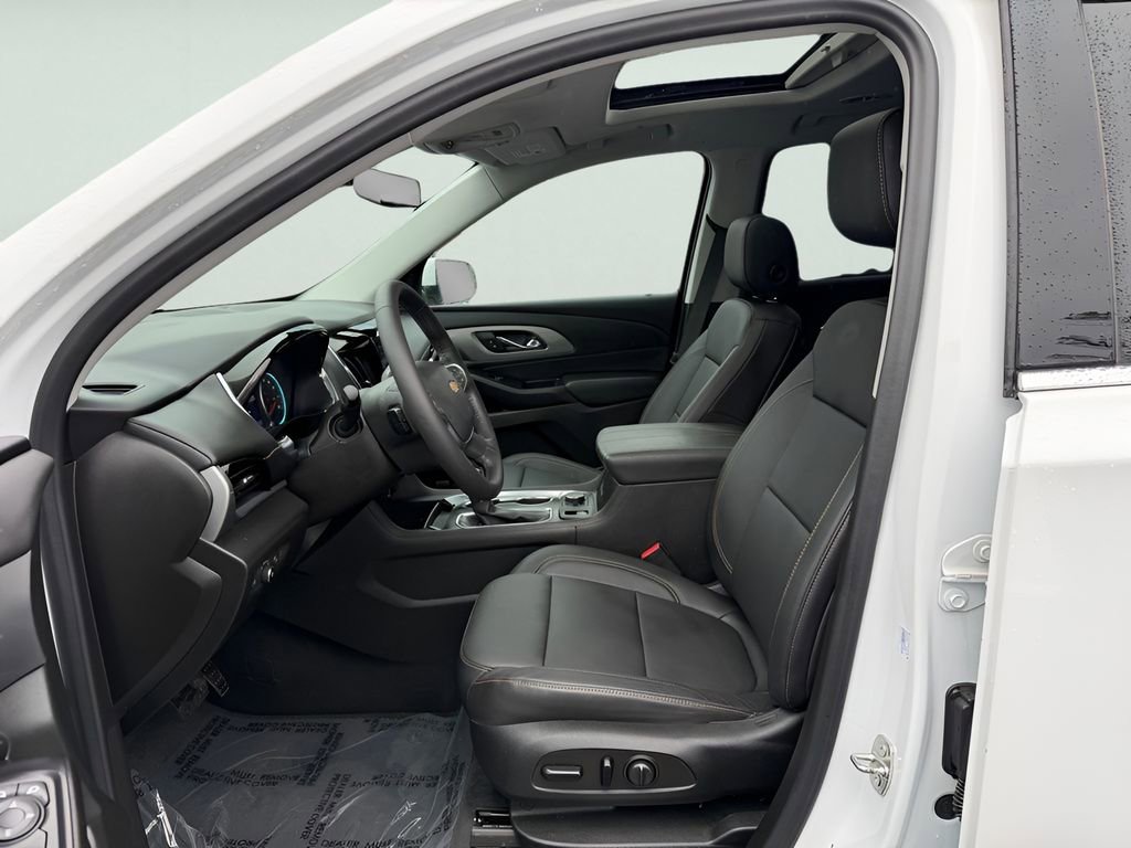 Used 2021 Chevrolet Traverse LT w/ LT Premium Package AWD/4WD image 18