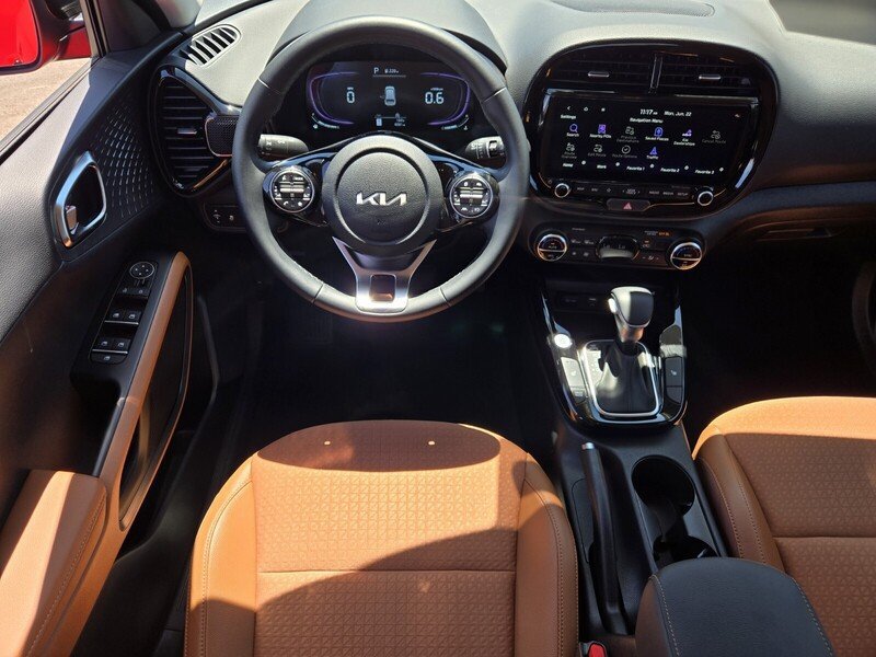 Certified 2025 Kia Soul EX FWD image 12