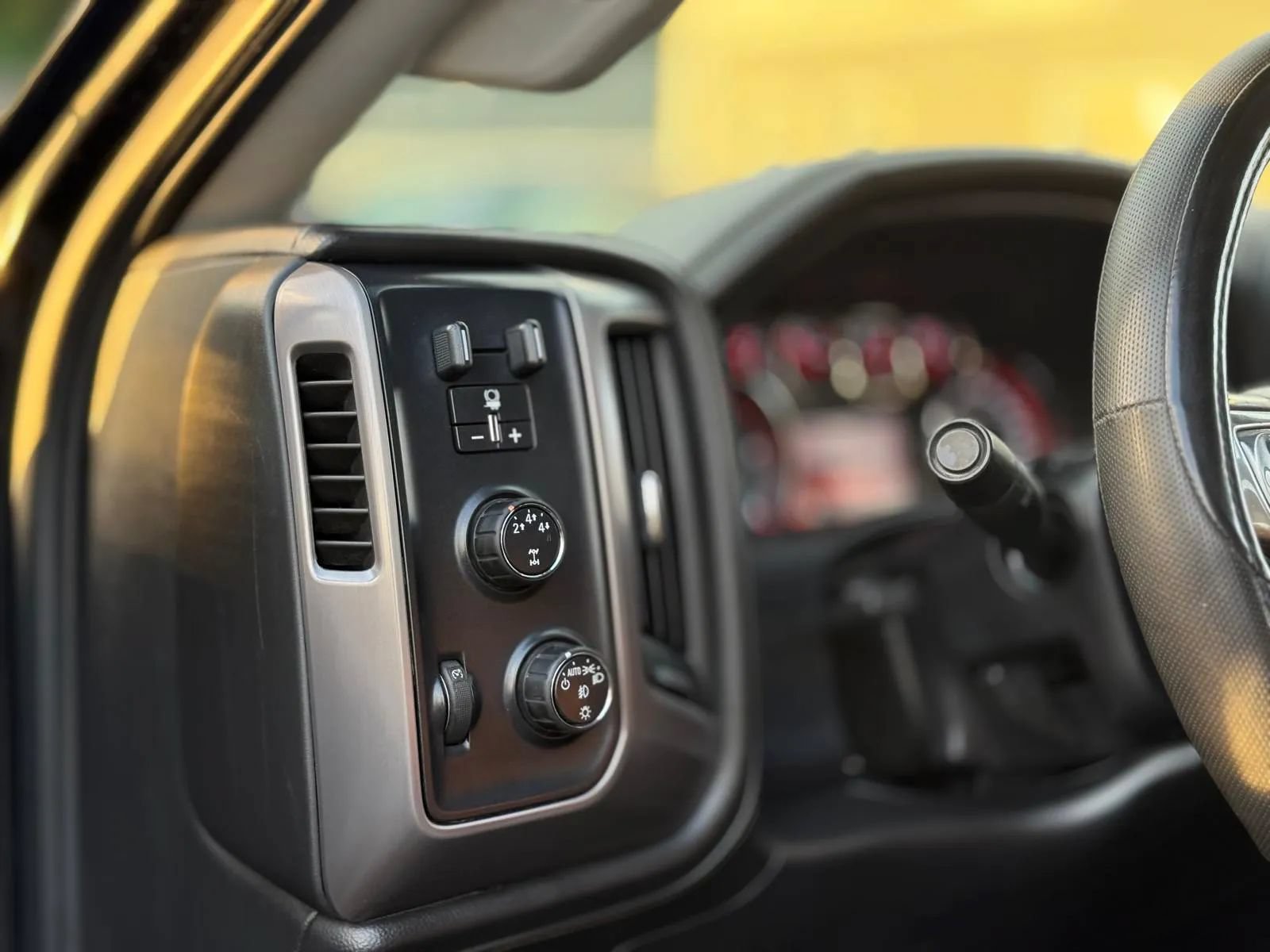 Used 2015 GMC Sierra 2500 SLE w/ All-Terrain HD Package AWD/4WD image 11