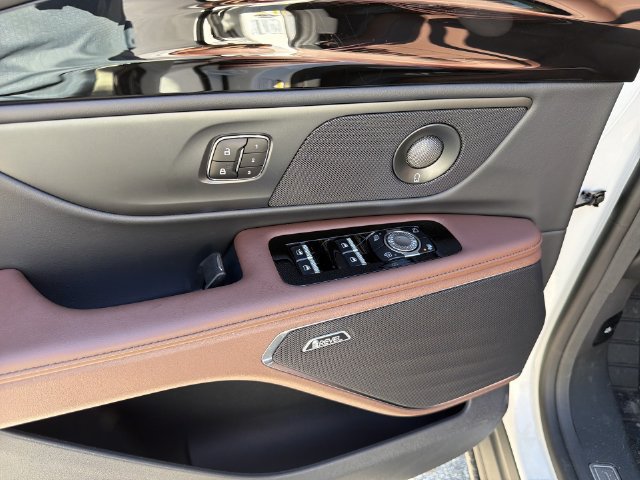 New 2026 Lincoln Nautilus Reserve AWD/4WD image 13