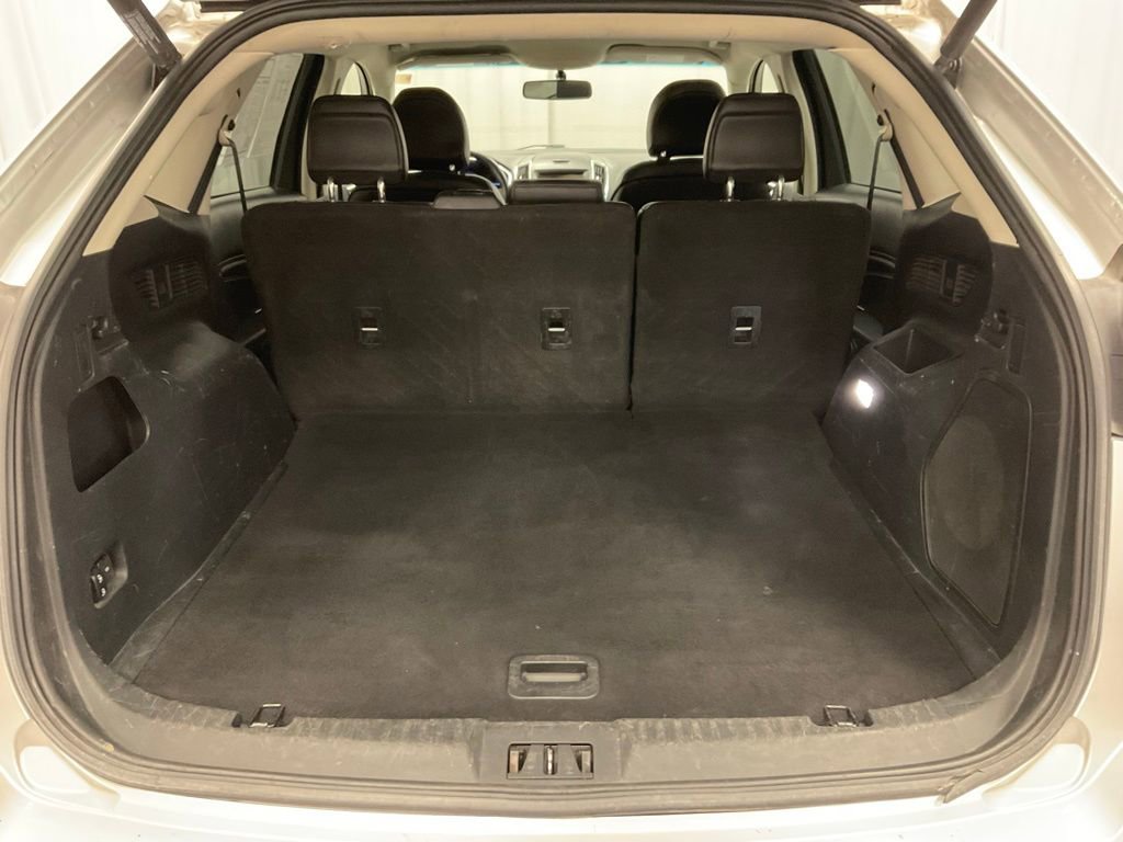 Used 2018 Ford Edge Titanium FWD image 9