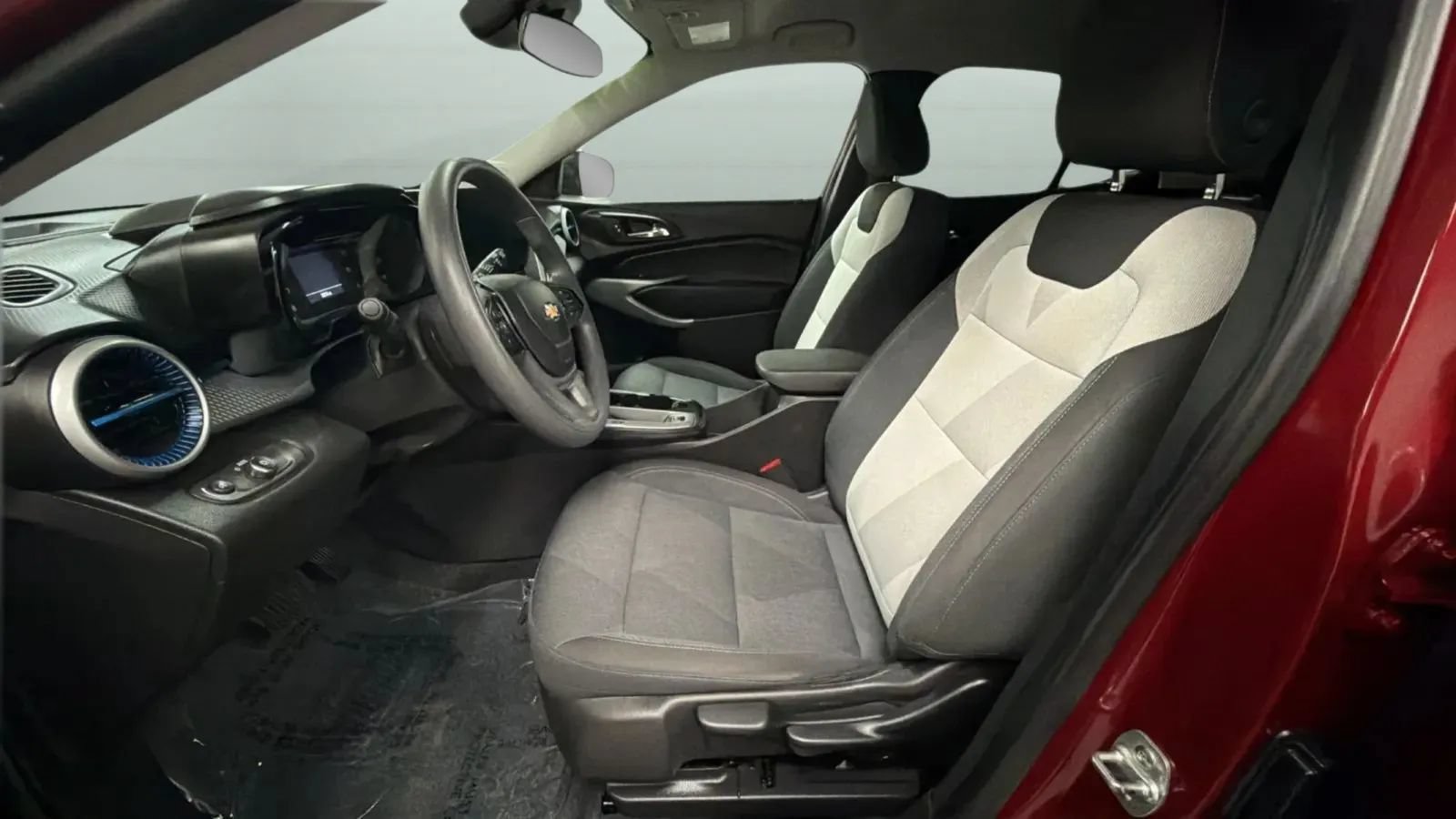 Used 2025 Chevrolet Trax LS FWD image 18