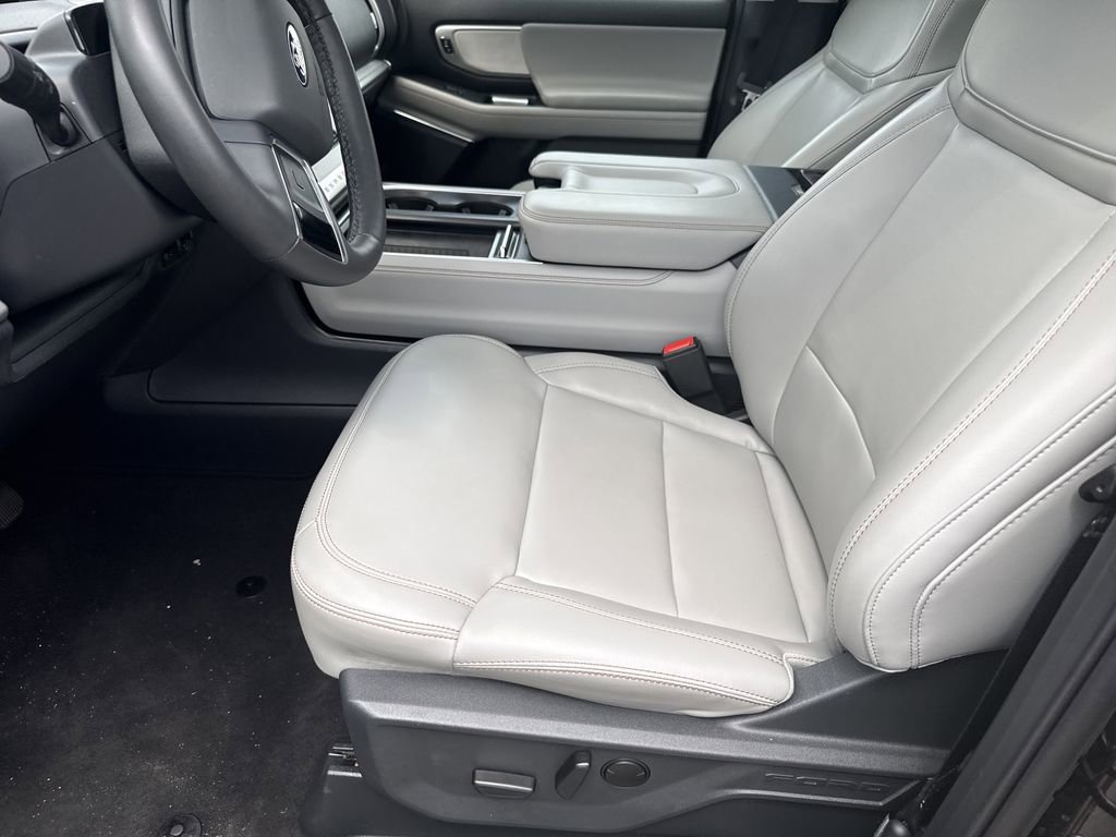 Used 2025 Ford Expedition Active AWD/4WD image 33
