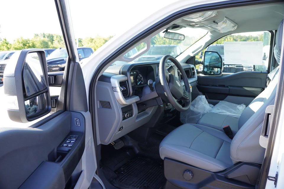 New 2026 Ford F250 XL w/ XL Chrome Package image 10