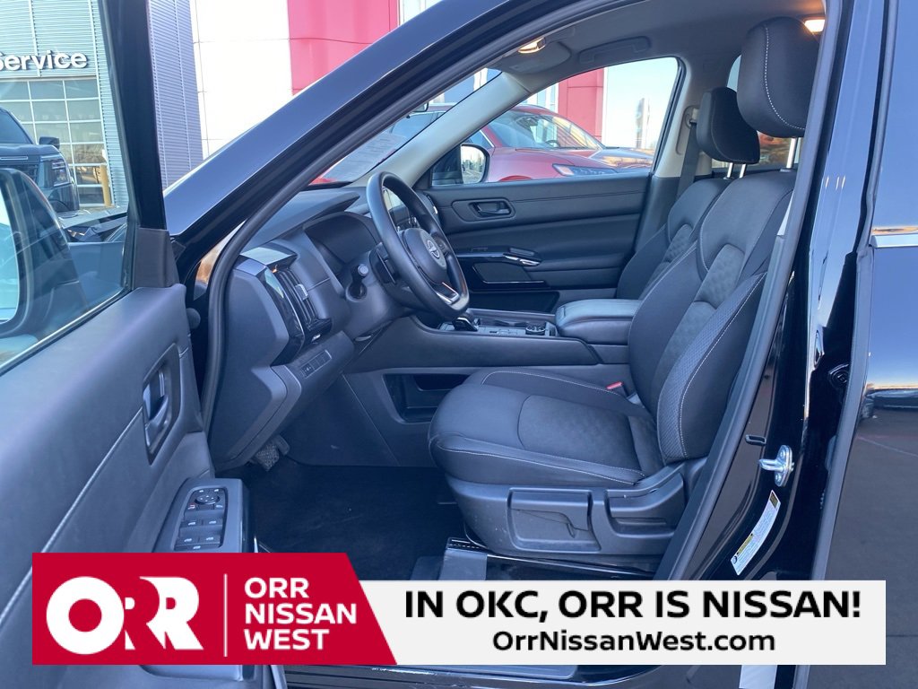 Used 2024 Nissan Pathfinder S image 13
