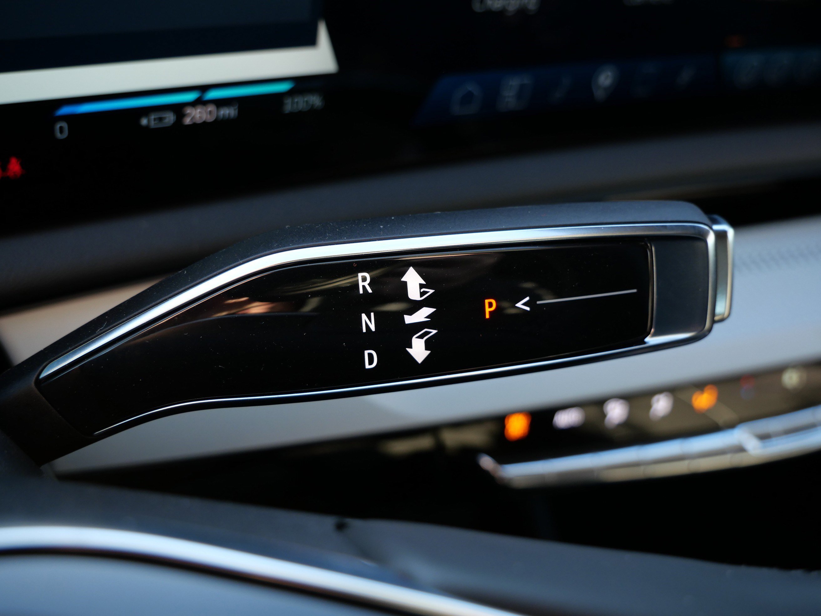 Used 2025 Cadillac Optiq Sport 2 w/ LPO, ONYX Package image 22