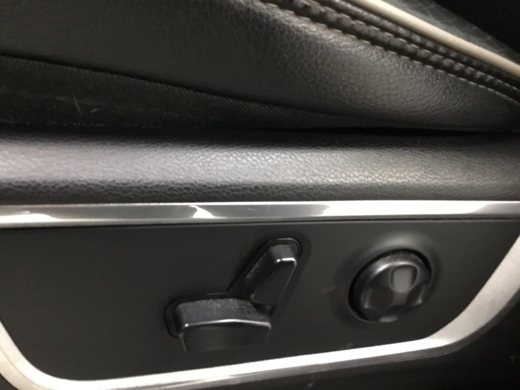 Used 2020 RAM 1500 Laramie w/ Sport Appearance Package AWD/4WD image 9
