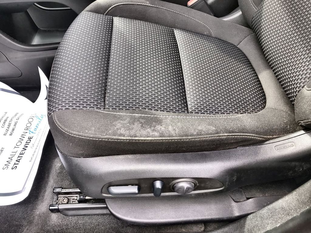 Used 2023 GMC Acadia SLE w/ Driver Convenience Package image 12