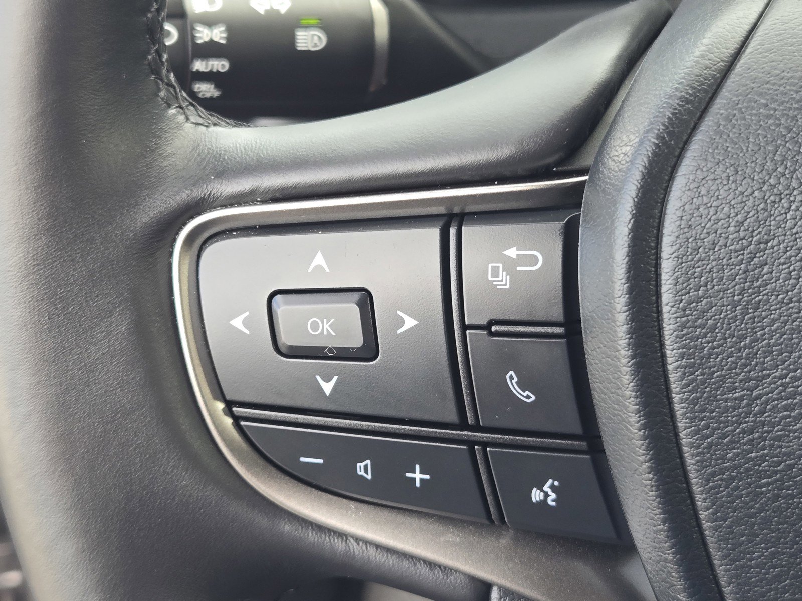 Certified 2025 Lexus UX 300h FWD w/ Accessory Package (Z1) image 24