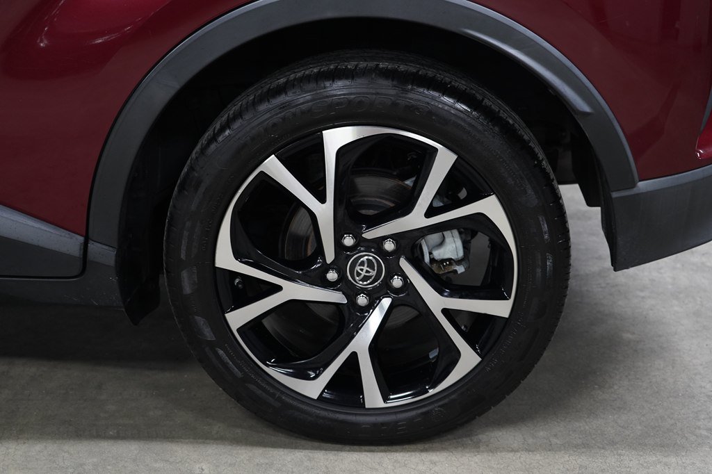 Used 2018 Toyota C-HR XLE FWD image 31