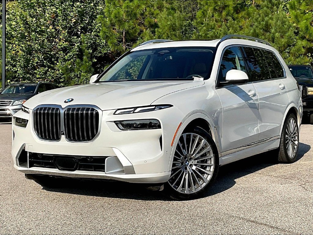 Used 2024 BMW X7 xDrive40i w/ Premium Package AWD/4WD image 2
