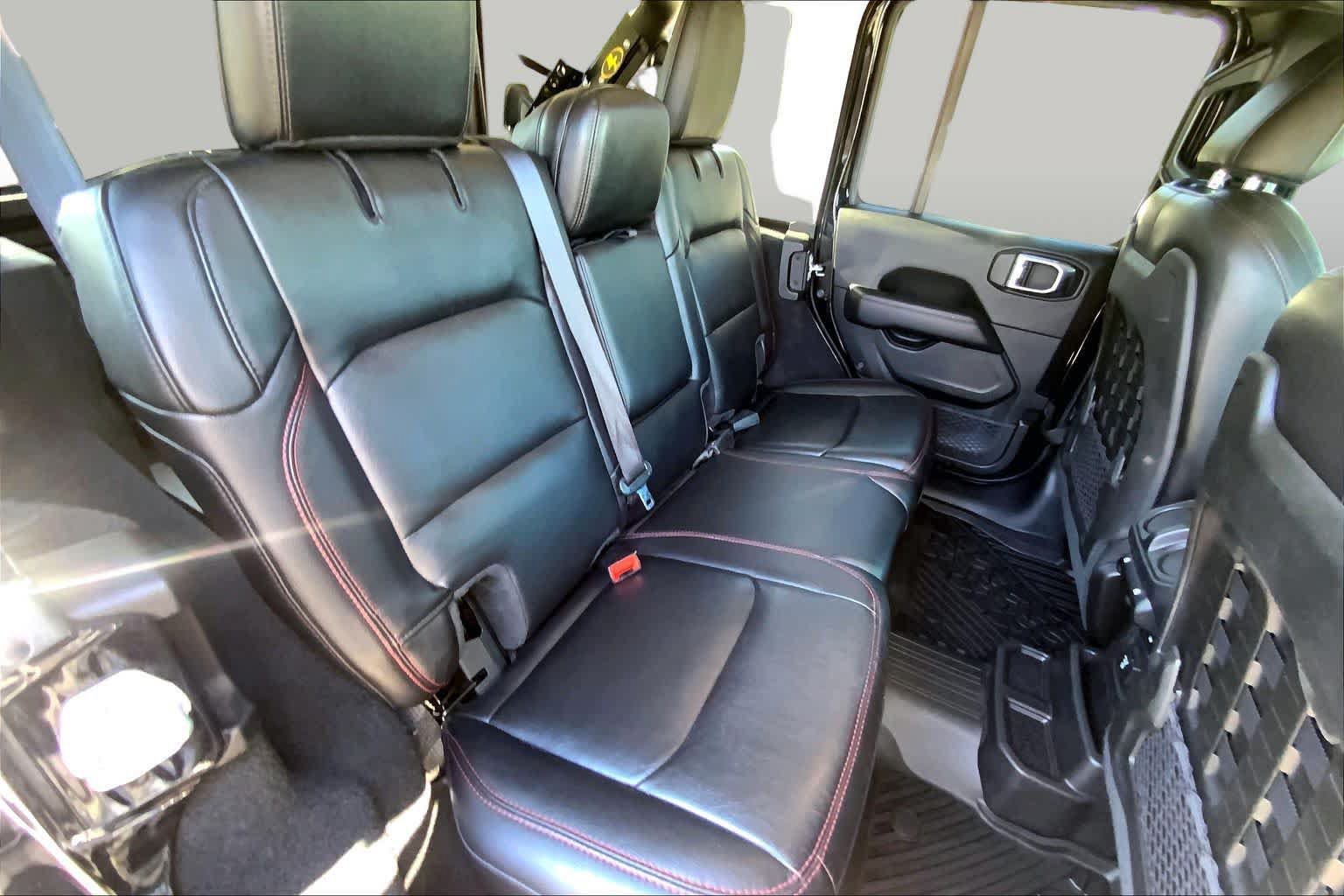 Used 2020 Jeep Wrangler Unlimited Rubicon w/ Cold Weather Group AWD/4WD image 18