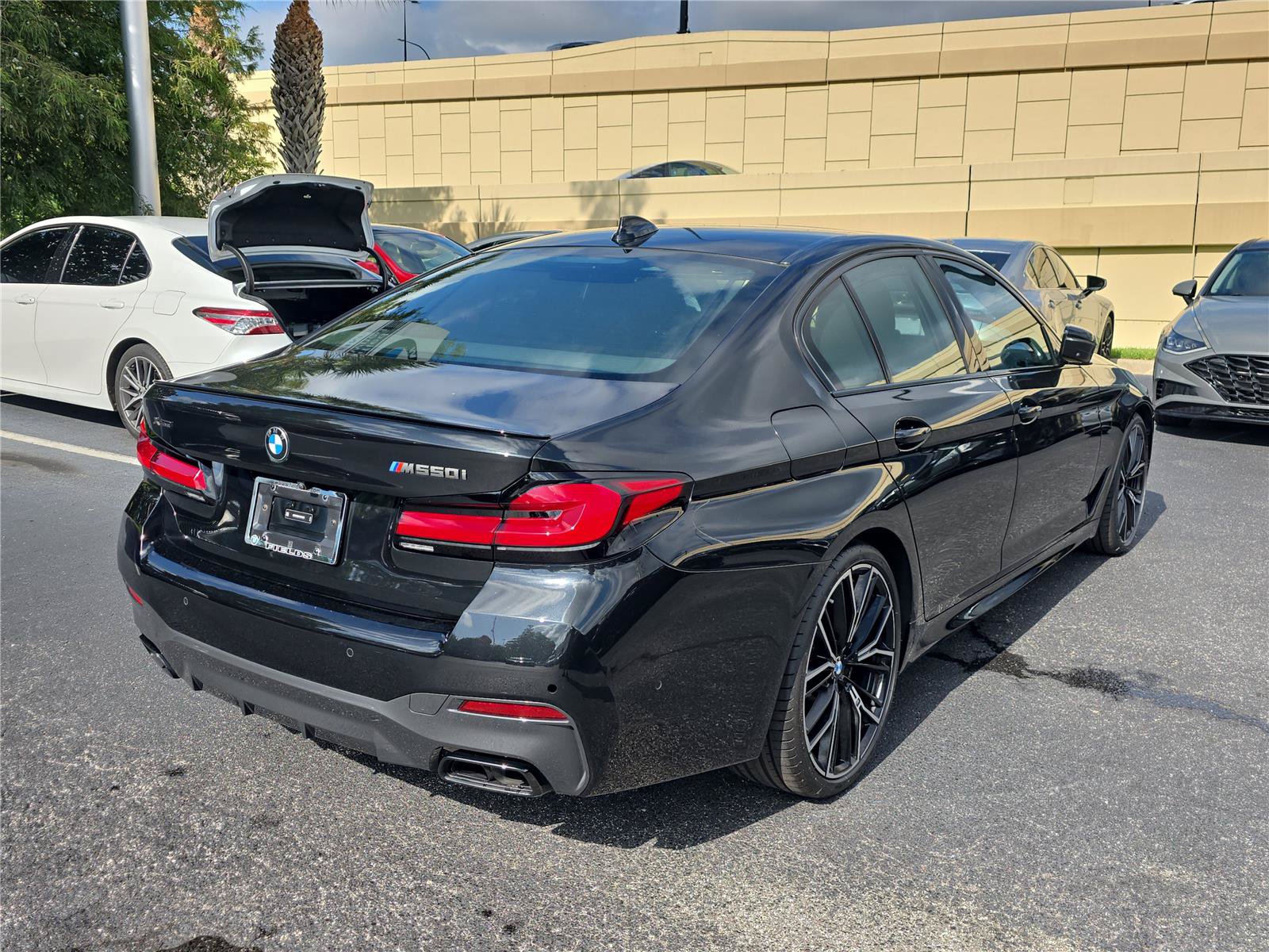 Used 2023 BMW M550i xDrive w/ Executive Package AWD/4WD image 3