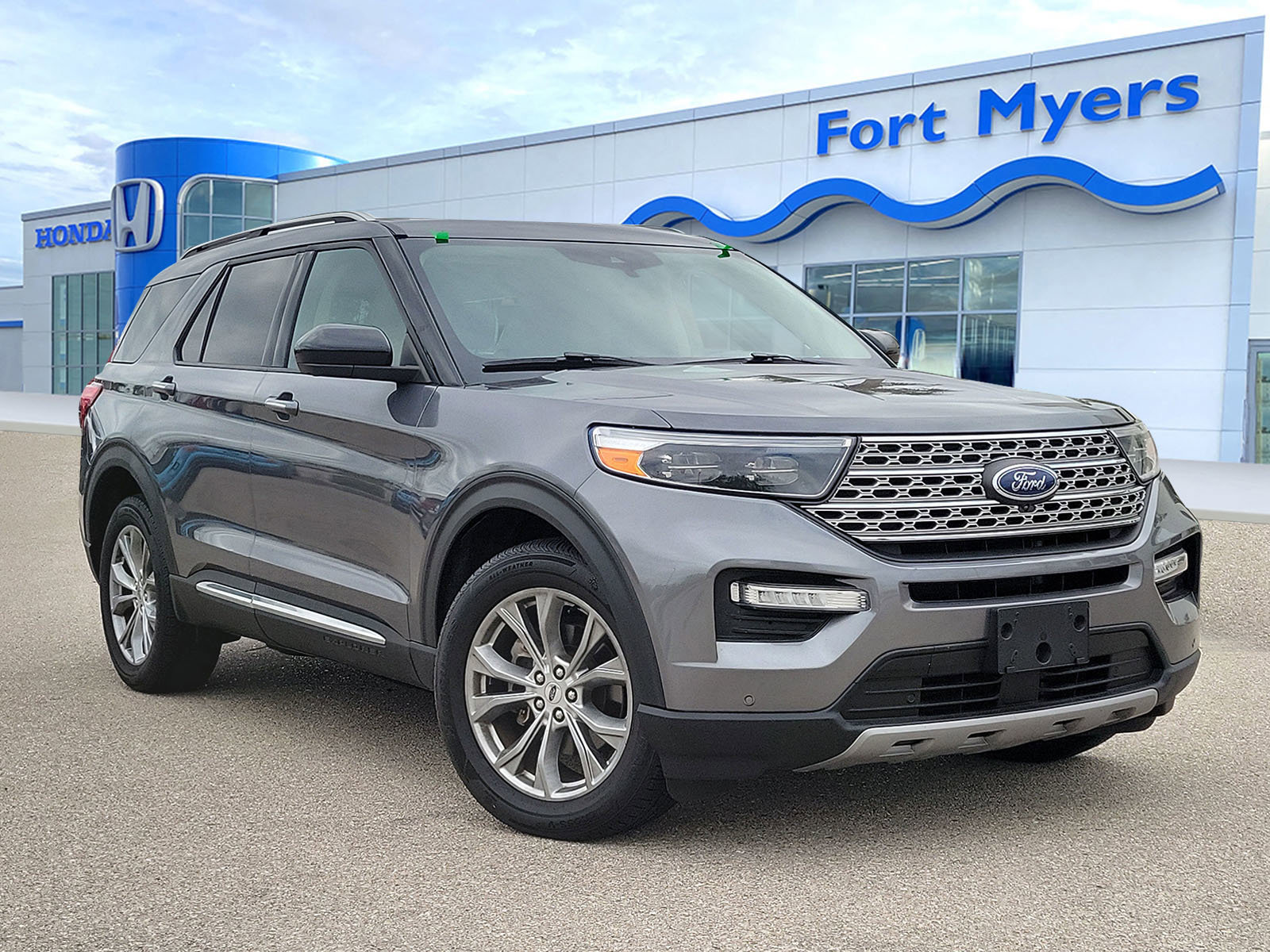 Used 2022 Ford Explorer Limited image 1
