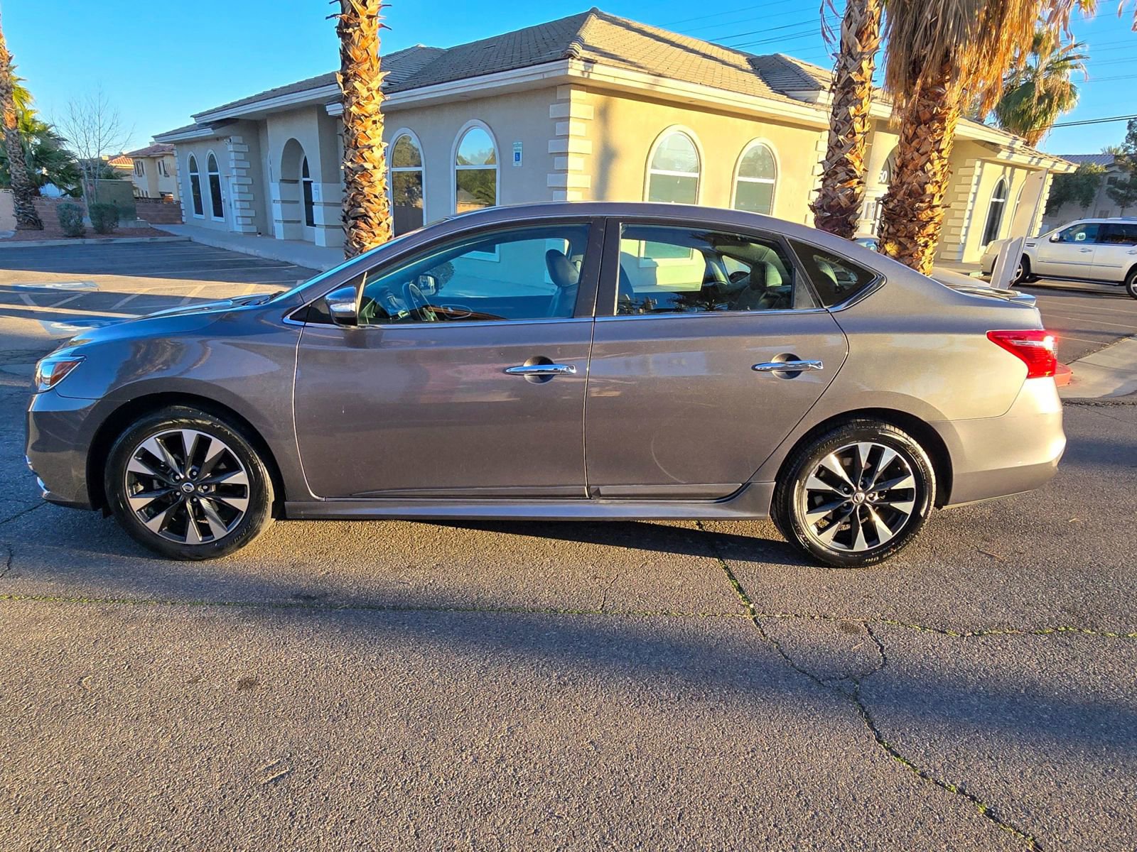 Used 2019 Nissan Sentra SR w/ Premium Package (SR) image 7