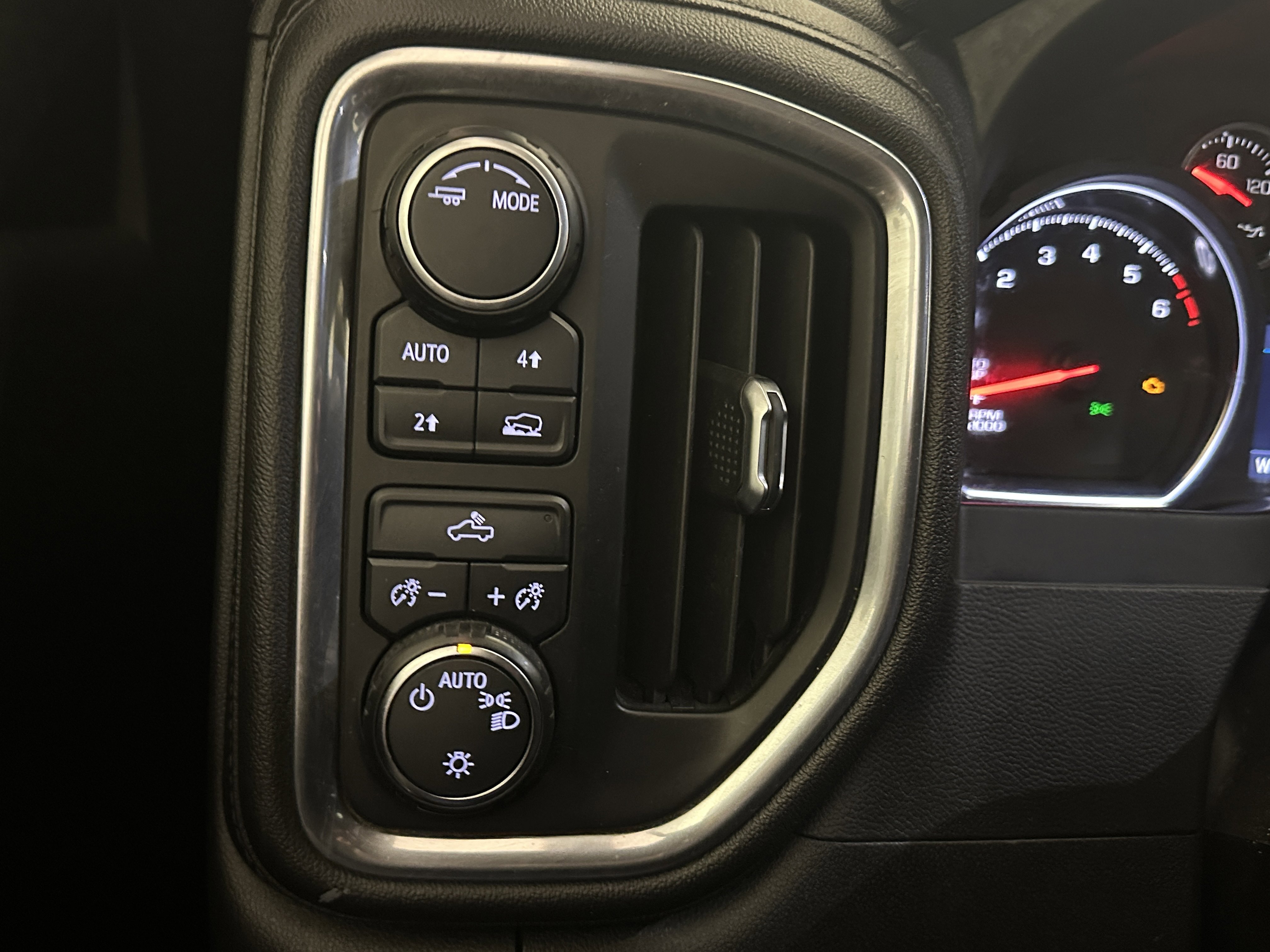 Used 2021 Chevrolet Silverado 1500 LT image 28