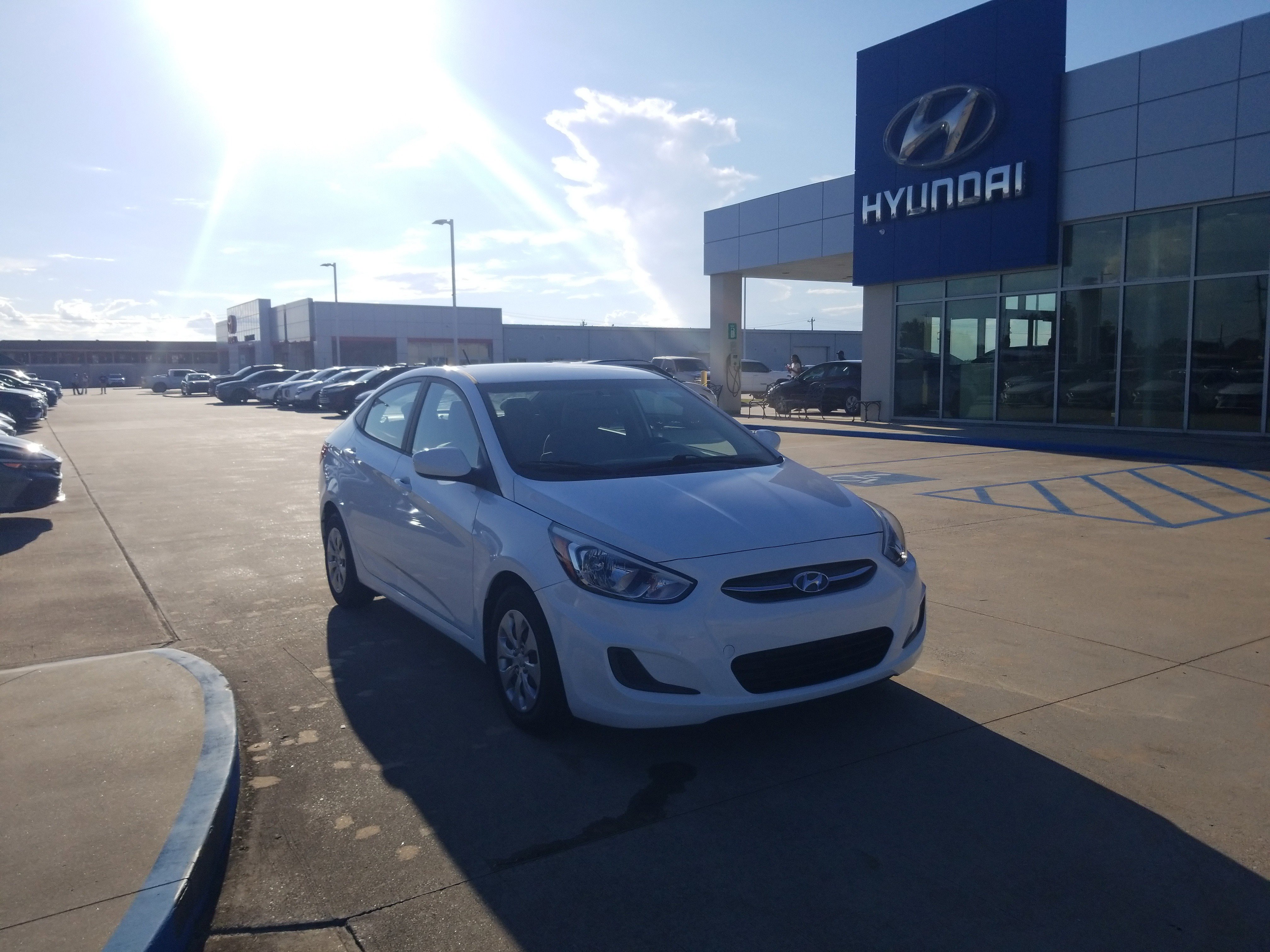 Used 2017 Hyundai Accent SE image 1