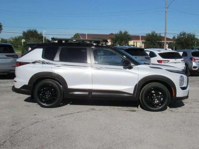 New 2025 Mitsubishi Outlander AWD image 2