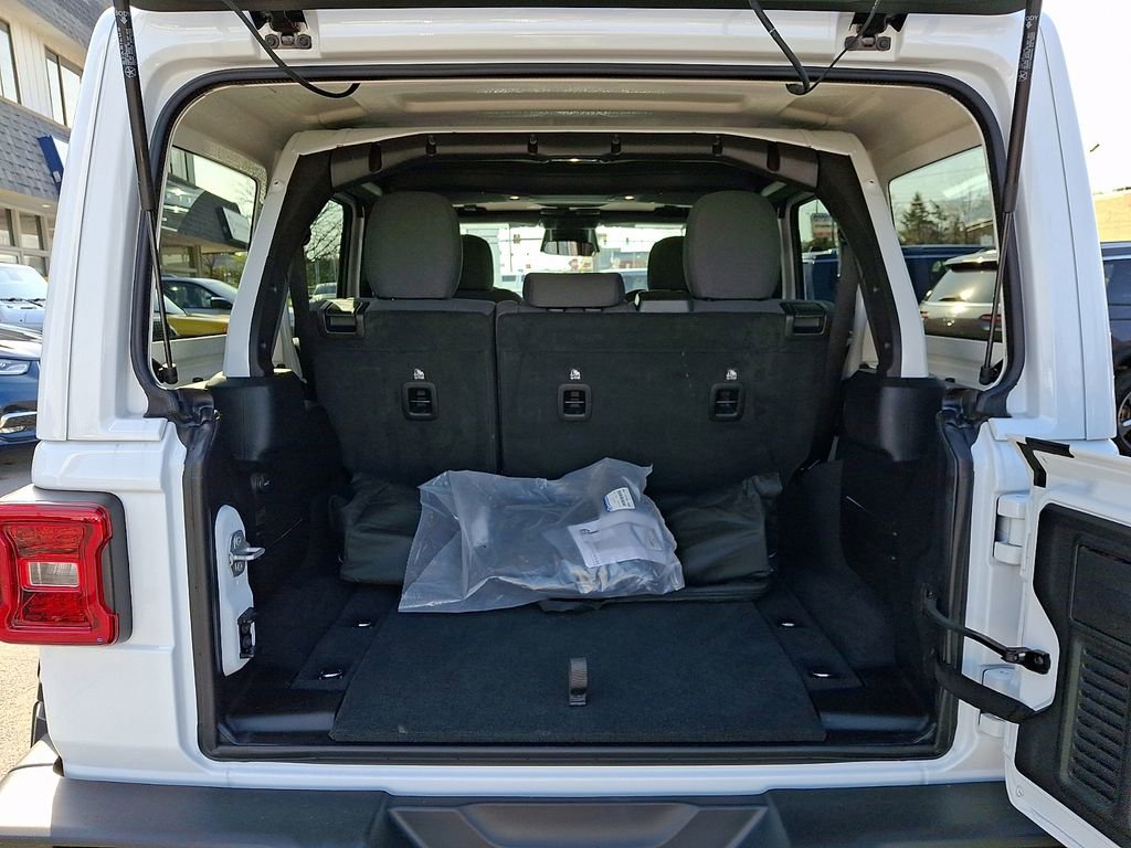 Used 2025 Jeep Wrangler Unlimited Sahara image 31