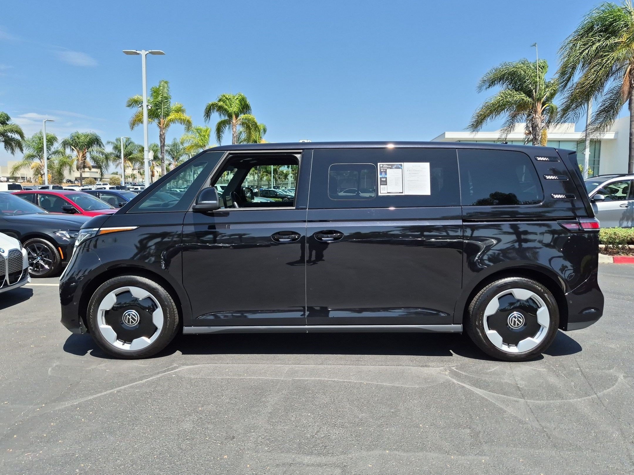 Used 2025 Volkswagen ID. Buzz Pro S RWD image 7